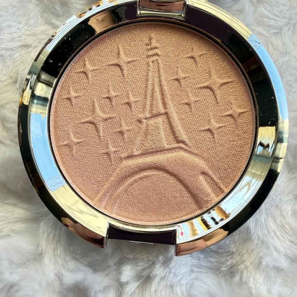 Becca  Shimmering Skin Perfector in Parisian Lights - Picture 4 of 4
